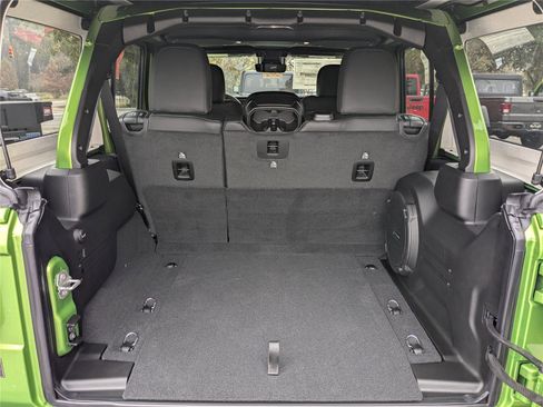 New 2025 Jeep Wrangler Unlimited Rubicon image 13