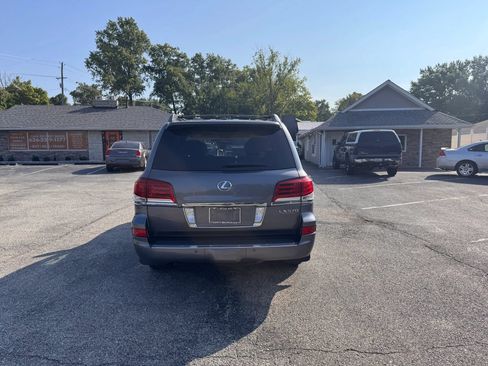 Used 2013 Lexus LX 570 4WD w/ Luxury Pkg image 4