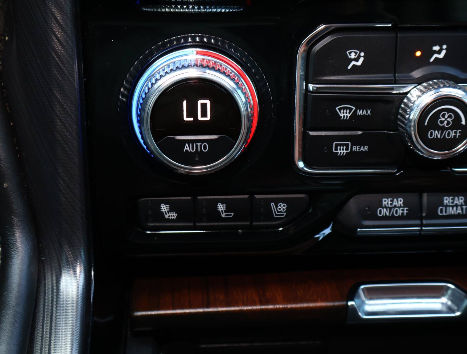 Used 2024 GMC Yukon Denali Ultimate AWD/4WD image 31