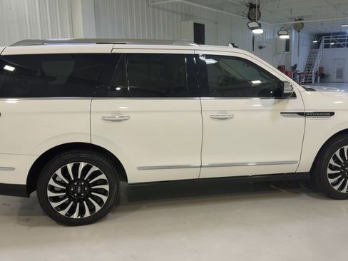 Used 2023 Lincoln Navigator Black Label AWD/4WD image 2