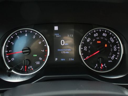 Used 2022 Toyota RAV4 XLE AWD/4WD image 32