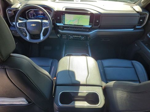 Certified 2025 Chevrolet Silverado 2500 LTZ w/ LTZ Convenience Package AWD/4WD image 21