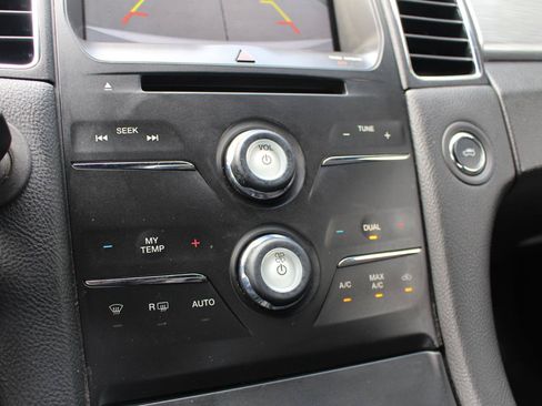 Used 2014 Ford Taurus SEL w/ Equipment Group 201A FWD image 26