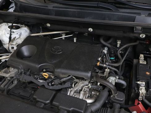 Used 2020 Toyota RAV4 LE FWD image 26