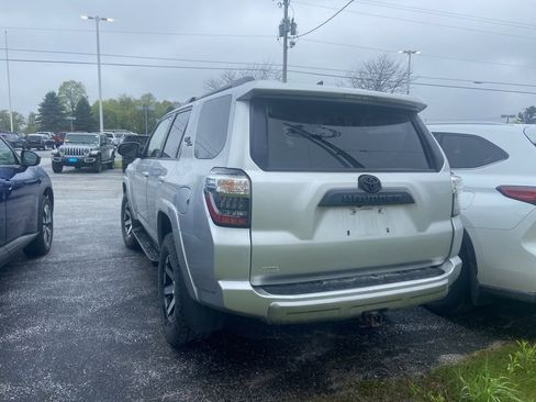 Used 2022 Toyota 4Runner TRD Off-Road Premium w/ Moonroof Package AWD/4WD image 3