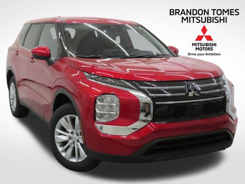 New 2026 Mitsubishi Outlander ES image 1