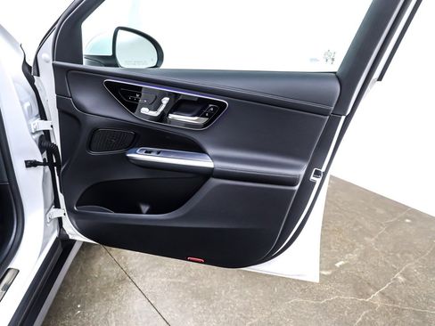 Used 2025 Mercedes-Benz GLC 300 image 24