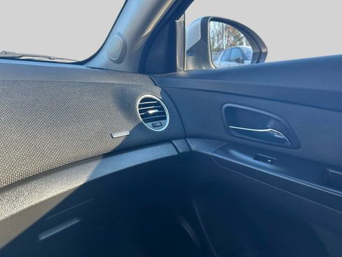 Used 2013 Chevrolet Cruze LT image 31