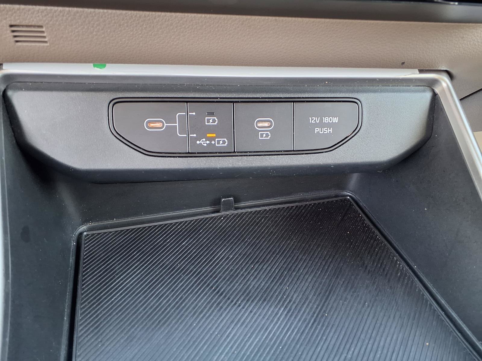 Used 2025 Kia Carnival FWD image 15