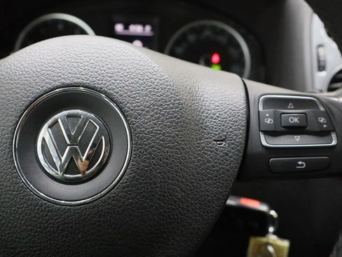 Used 2015 Volkswagen Tiguan S image 10