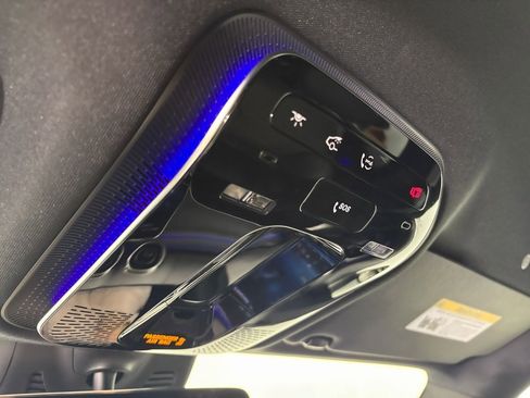 Used 2025 Mercedes-Benz GLC 350e 4MATIC w/ AMG Line image 21