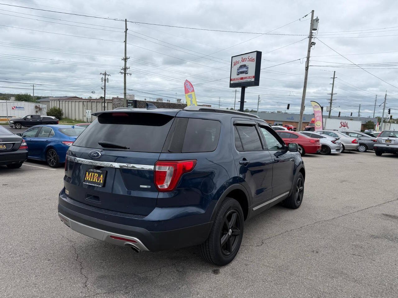 Used 2017 Ford Explorer XLT w/ Equipment Group 202A AWD/4WD image 5