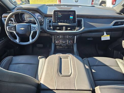 Used 2024 Chevrolet Suburban Premier AWD/4WD image 21