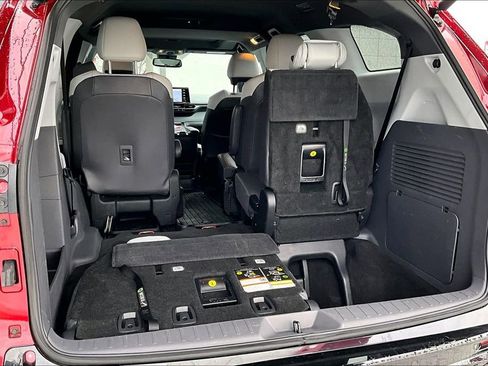 Certified 2022 Toyota Sienna XSE image 22