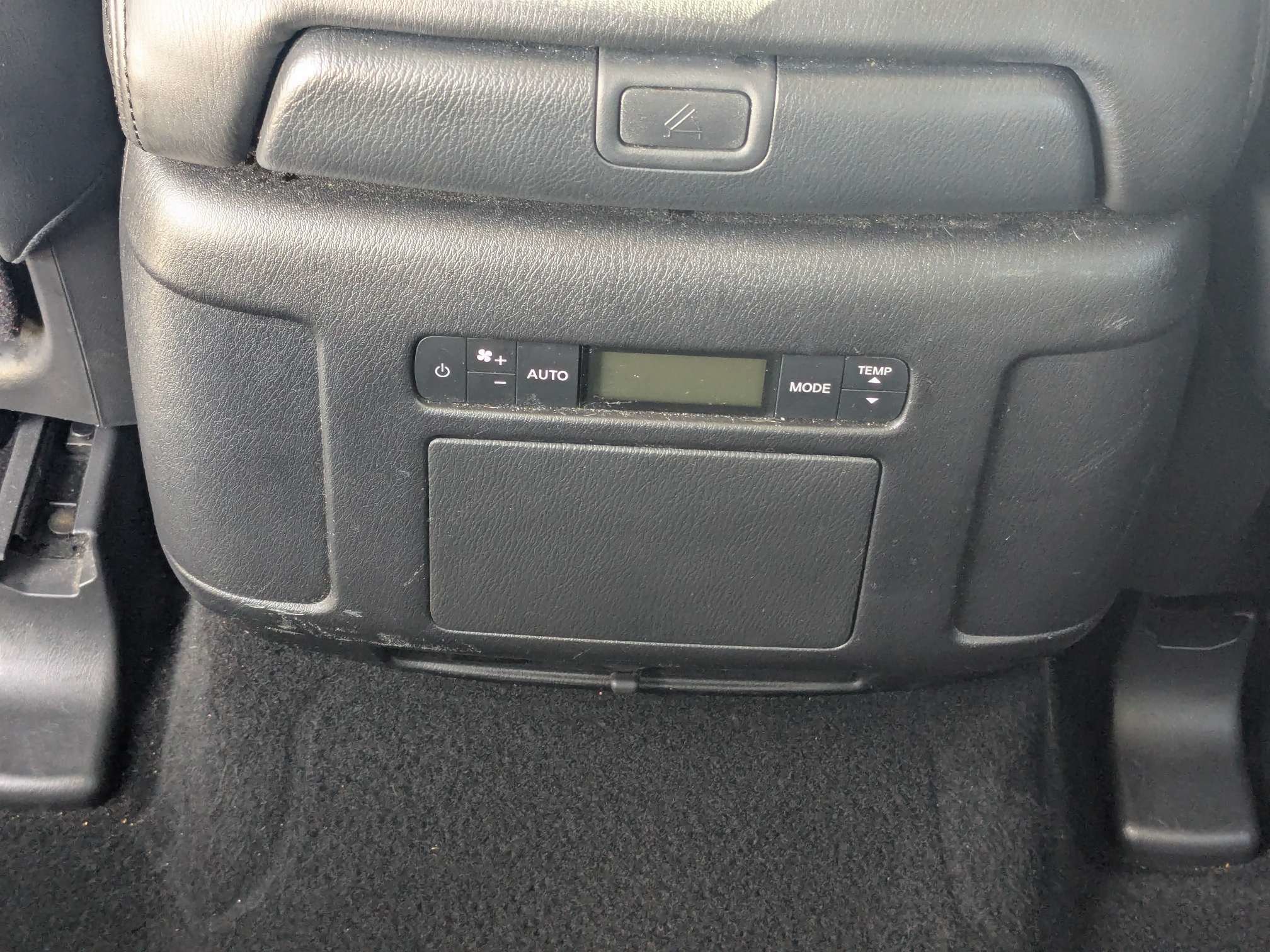 Used 2024 Nissan Armada SL w/ Captain's Chairs Package RWD image 16