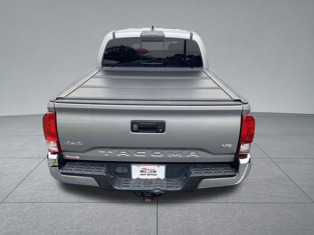 Used 2018 Toyota Tacoma SR5 AWD/4WD image 11