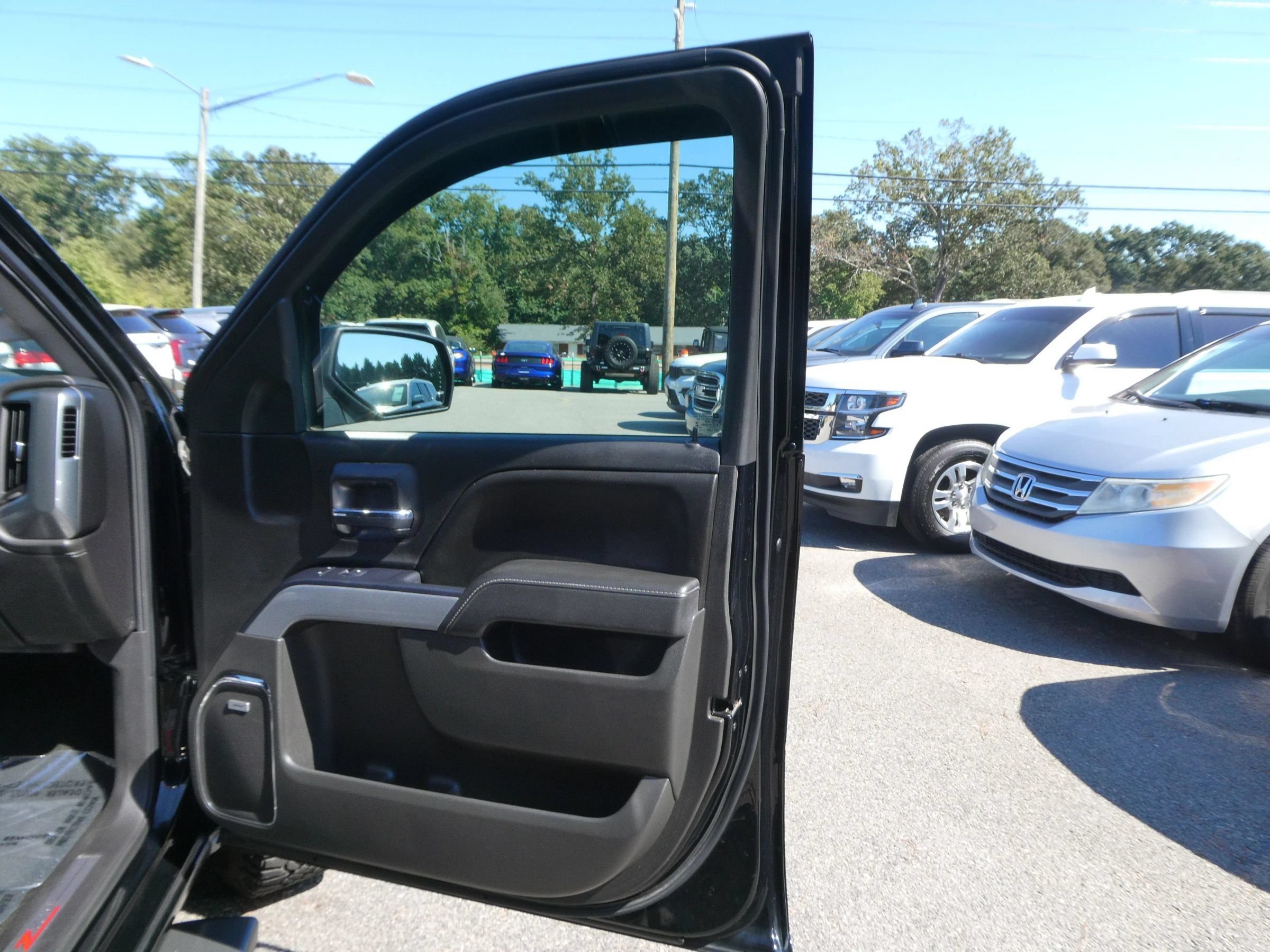 Used 2016 Chevrolet Silverado 1500 LTZ Z71 w/ LTZ Plus Package AWD/4WD image 24