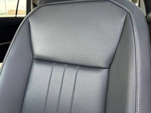 Used 2023 Volkswagen Tiguan SE FWD image 18