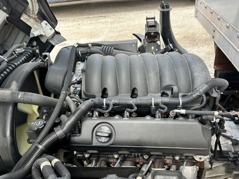 Used 2021 Isuzu NPR RWD image 23