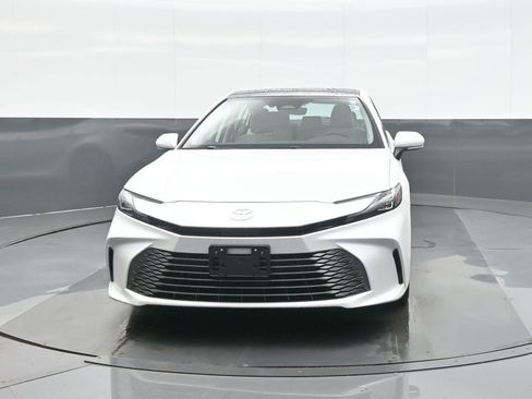 Used 2025 Toyota Camry XLE w/ Premium Package image 3