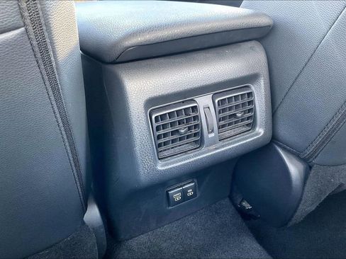 Used 2025 Toyota Camry SE image 31