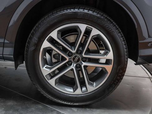 Certified 2025 Audi Q5 Premium w/ Convenience Package AWD/4WD image 11