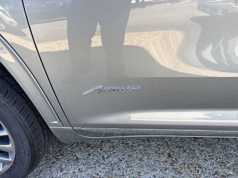 Certified 2025 Buick Enclave Avenir w/ Super Cruise Package AWD/4WD image 33