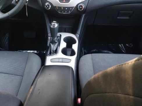 Used 2017 Chevrolet Cruze LS FWD image 19