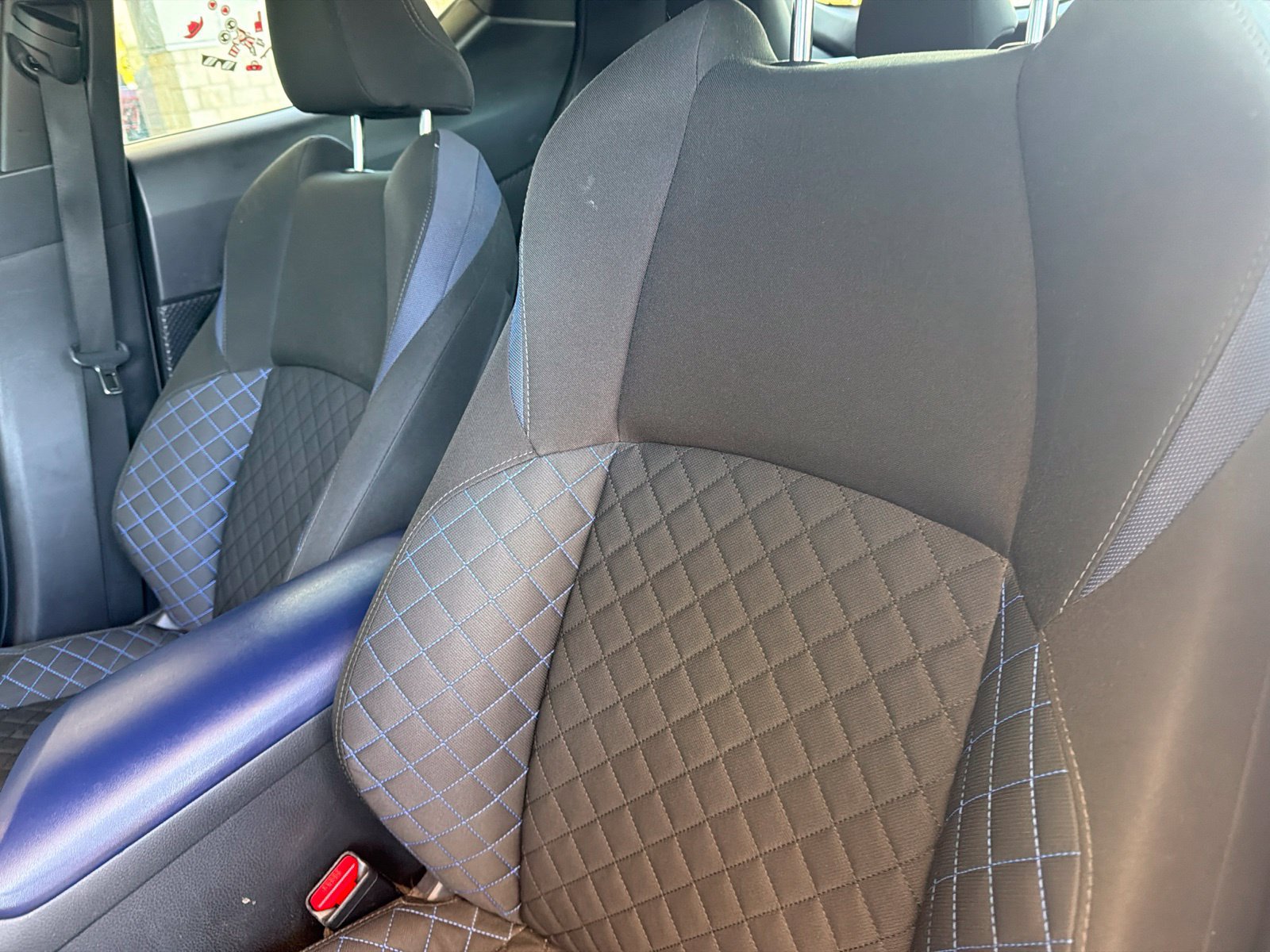 Used 2021 Toyota C-HR XLE FWD image 9