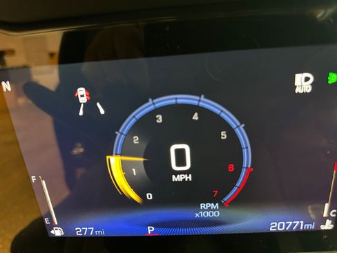 Used 2025 Chevrolet Trax LT w/ LT Convenience Package image 39