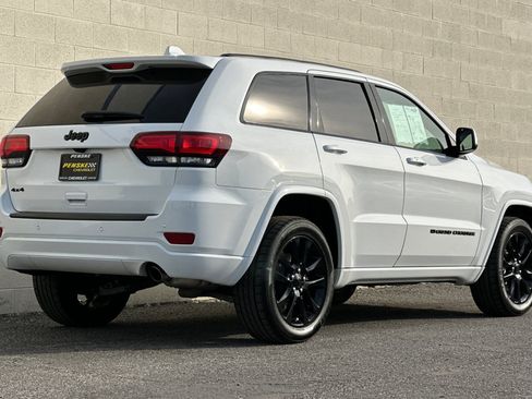 Used 2022 Jeep Grand Cherokee Laredo X image 4