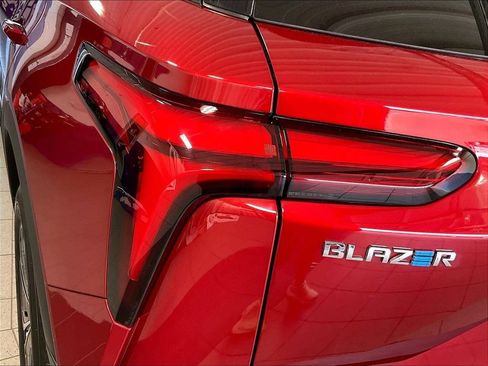 Used 2024 Chevrolet Blazer EV LT AWD/4WD image 33