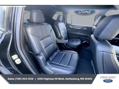 Used 2025 GMC Acadia Elevation w/ Elevation Premium Package FWD image 20