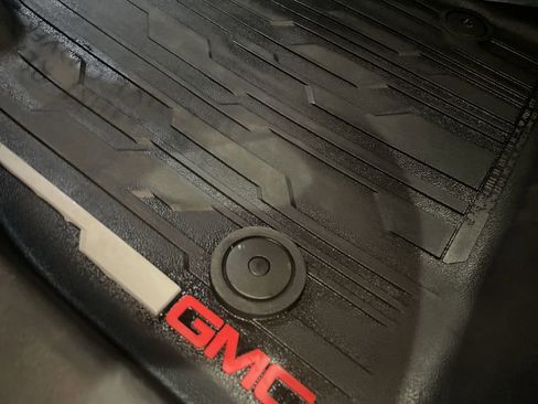 Used 2023 GMC Acadia SLE w/ Driver Convenience Package image 28