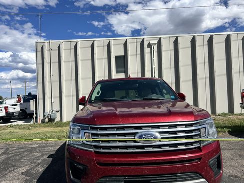 Used 2019 Ford Expedition Max XLT w/ Equipment Group 202A AWD/4WD image 6