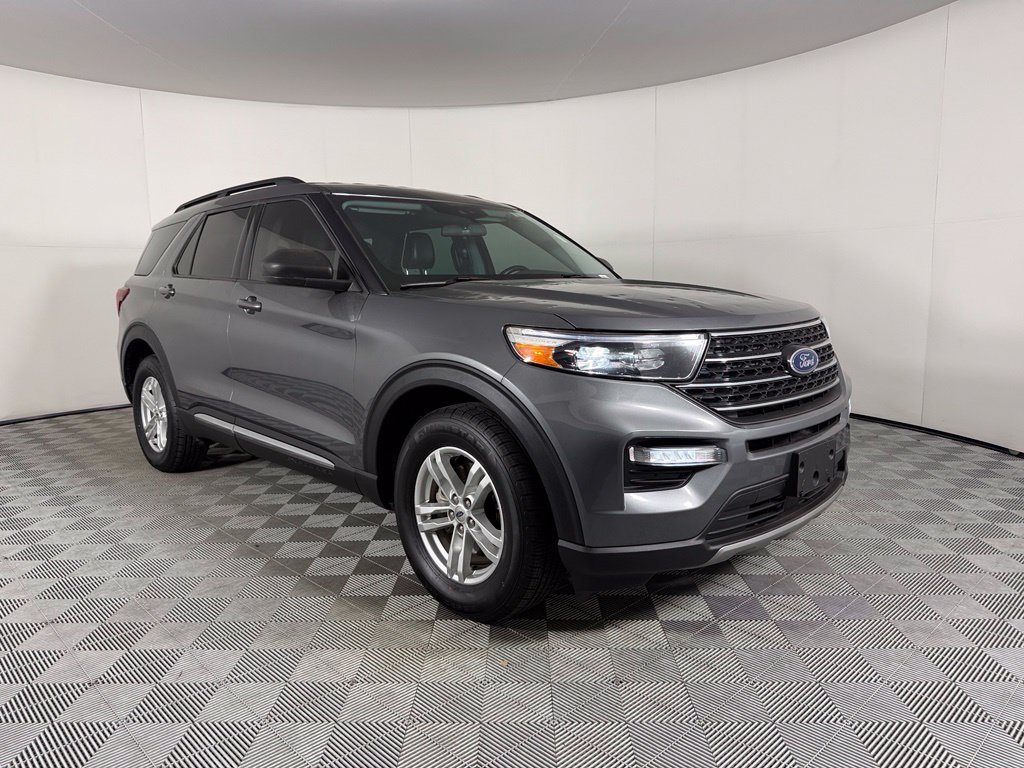 Used 2023 Ford Explorer XLT w/ Equipment Group 202A AWD/4WD image 4