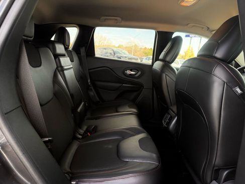 Used 2016 Jeep Cherokee Trailhawk image 26