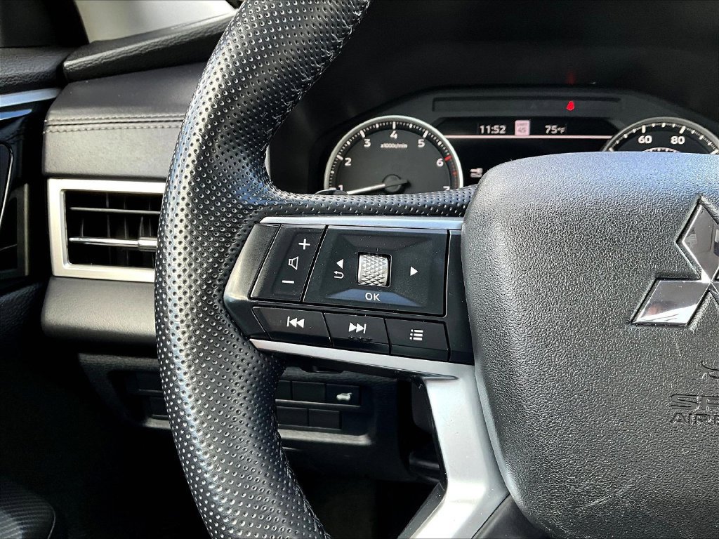 Used 2024 Mitsubishi Outlander SE AWD/4WD image 15