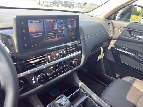 New 2026 Nissan Pathfinder Platinum AWD/4WD image 21