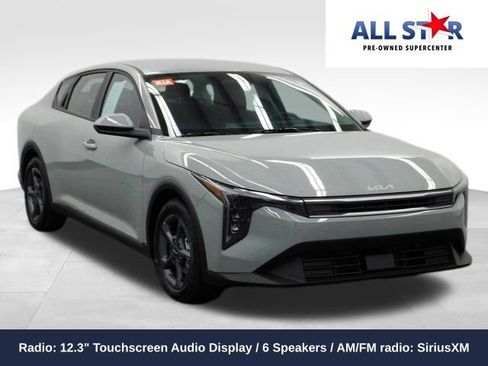 Used 2025 Kia K4 LXS image 1