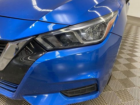 Used 2020 Nissan Versa SV image 3