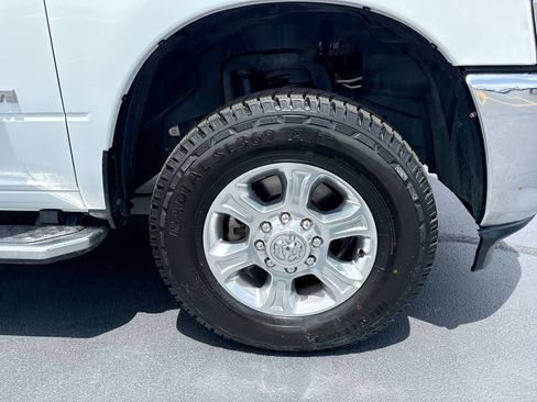 Used 2024 RAM 2500 Big Horn AWD/4WD image 10