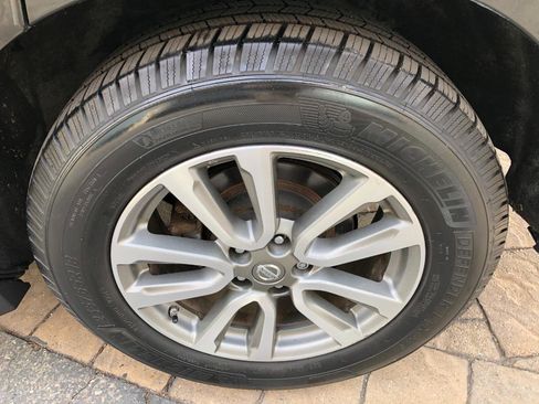 Used 2013 Nissan Pathfinder SL w/ SL Premium Pkg image 11