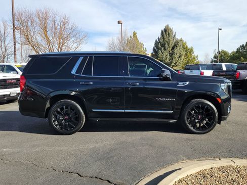 Used 2022 GMC Yukon SLT w/ SLT Premium Package image 2