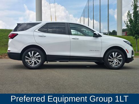 Used 2022 Chevrolet Equinox LT AWD/4WD image 2