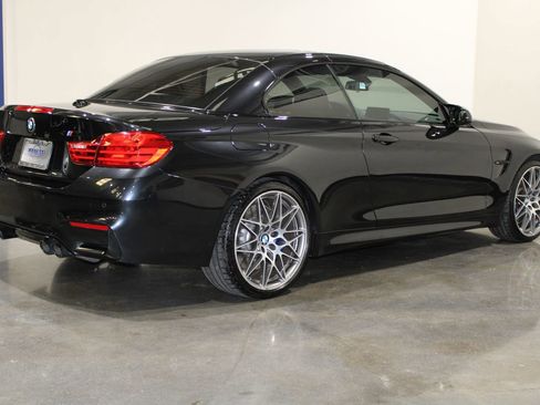 Used 2017 BMW M4 Convertible image 19