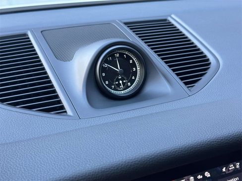 Used 2025 Porsche Macan image 25