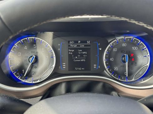Used 2022 Chrysler Voyager LX FWD image 18