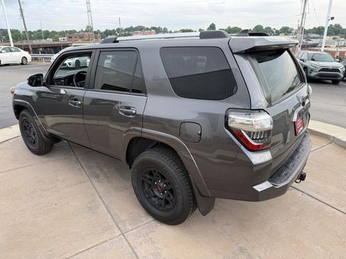 Certified 2022 Toyota 4Runner SR5 Premium w/ Moonroof Package AWD/4WD image 9