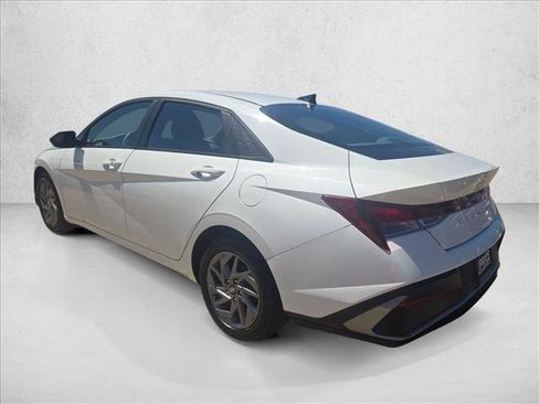 Used 2024 Hyundai Elantra SEL image 8